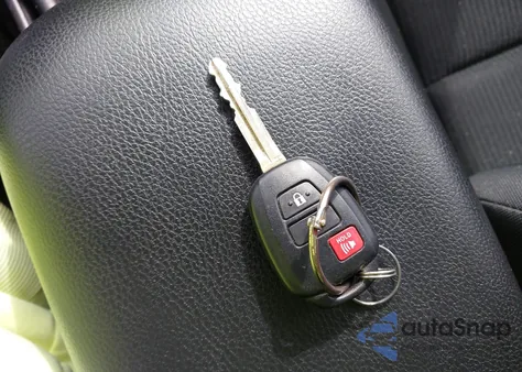 2017 Toyota Rav4 Le z USA, uszkodzony, nr VIN 2T3BFREV6HW579339